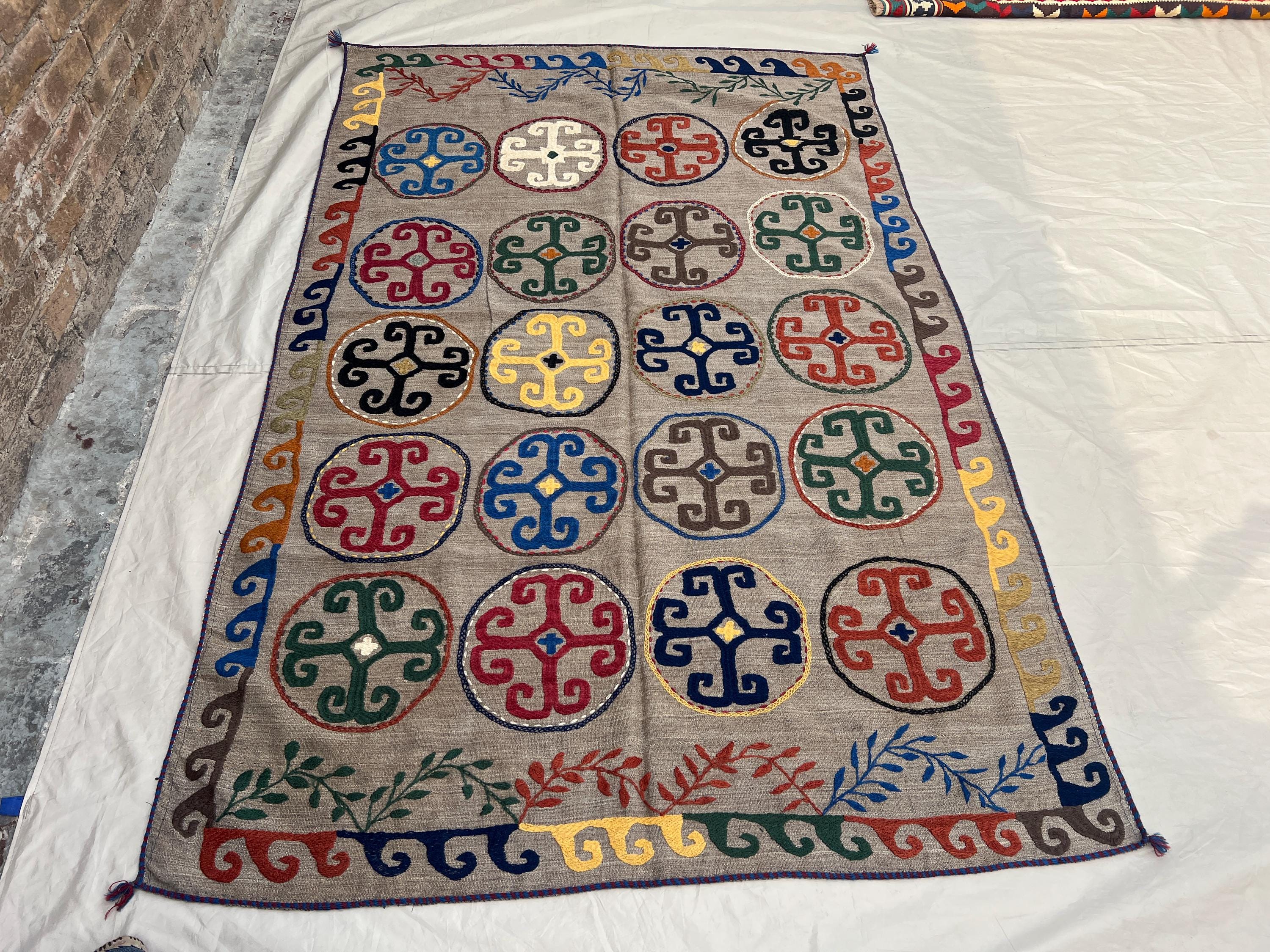 4'9x7'3 Ft Vintage Afghan Kilim Rug Gray Tribal Circle Medallion Flatweave Handwoven Wool Area Rug | Living Room Bedroom Boho Wall Decor