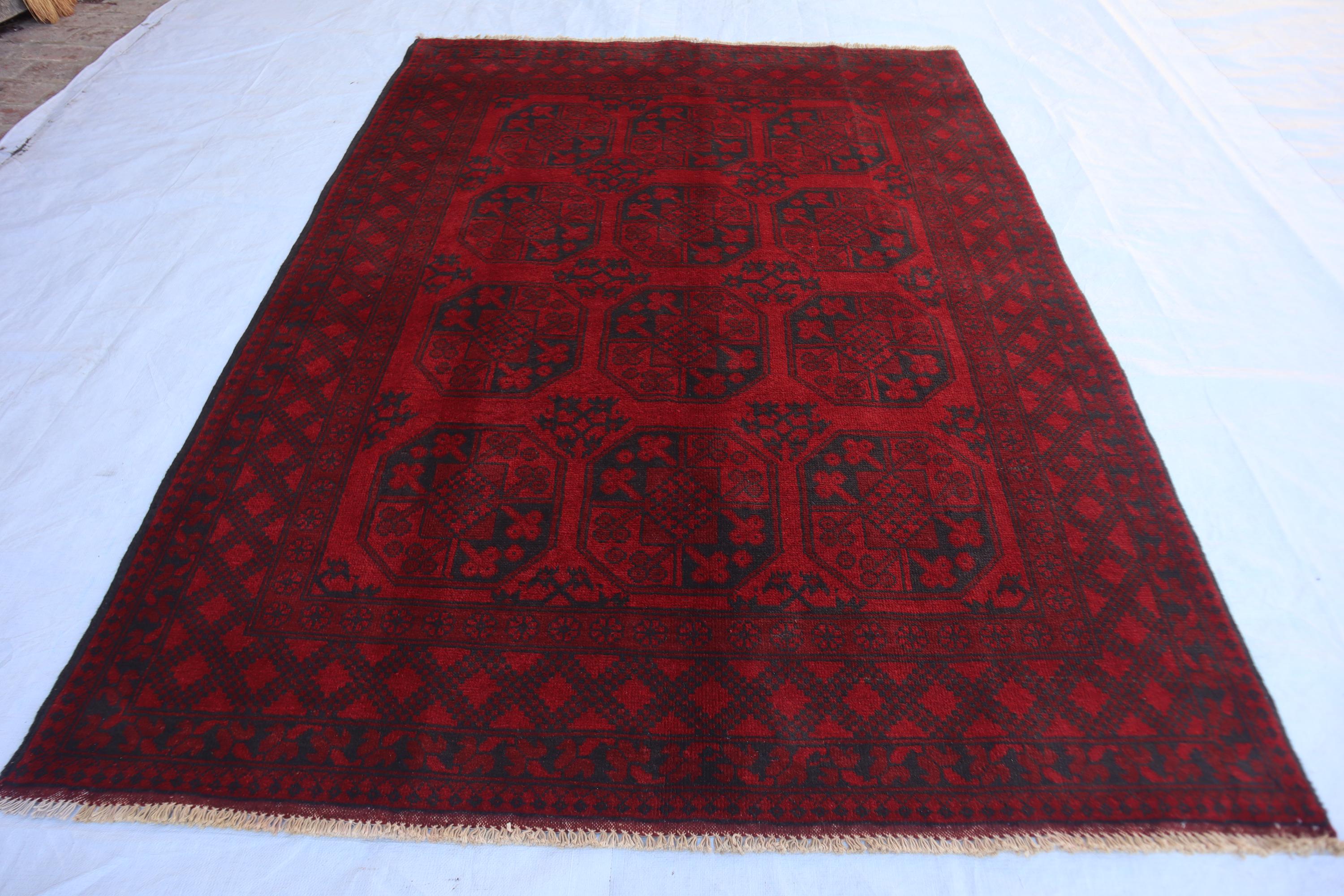 Vintage Style Turkmen Bukhara Rug – Hand-Knotted, Nomadic Design, (5'6" x 7'10"), Fine Wool, Traditional Oriental Rug, Bedroom Rug