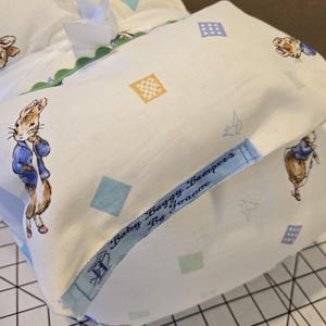 ピーターラビットのカスタムメイド ベビーバギー バンパー ショッピングカート シート カバーは、お子様の安全と快適さを考慮して設計されています。