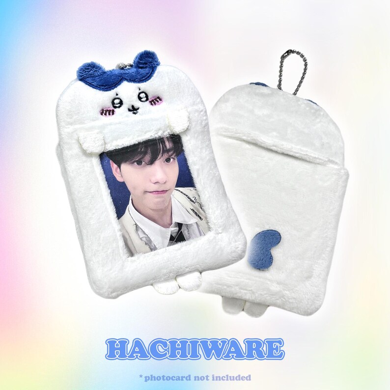 Hachiware photocard holder in white plush with a blue accent and tail detail. Ideal for displaying photocards, IDs, or small photos, with a secure keychain for easy carrying by CottonKoko.