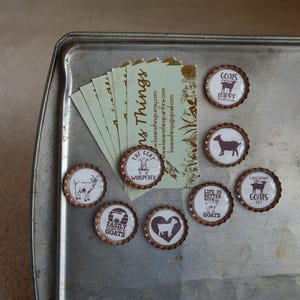 Imanes divertidos de cabras con forma de tapones de botella - Regalo de granja - Decoración de cocina de granja - Cabra divertida - Regalo de cabra - Mamá de cabra - Humor de granja - Decoración de cabra adorable - Regalo para ella imagen 5
