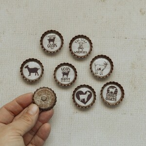 Imanes divertidos de cabras con forma de tapones de botella - Regalo de granja - Decoración de cocina de granja - Cabra divertida - Regalo de cabra - Mamá de cabra - Humor de granja - Decoración de cabra adorable - Regalo para ella imagen 2