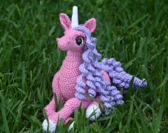 Unicornio grande acostado - Juguete de crochet hecho a mano - Personalizado