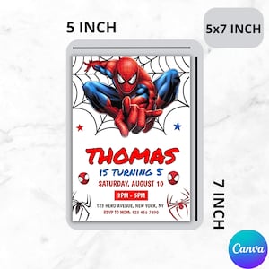 Puede incluir: Una invitaci&oacute;n de cumplea&ntilde;os de Spiderman roja y azul con fondo blanco. La invitaci&oacute;n dice "Thomas cumple 5 a&ntilde;os" e incluye la fecha, la hora y el lugar de la fiesta. Tambi&eacute;n hay dos peque&ntilde;as im&aacute;genes de Spiderman en la invitaci&oacute;n.