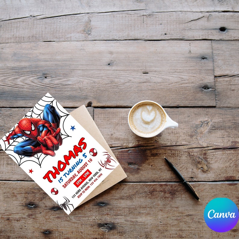 Puede incluir: Una invitaci&oacute;n imprimible para una fiesta de cumplea&ntilde;os infantil de 5 a&ntilde;os. La invitaci&oacute;n presenta una imagen de dibujos animados de Spiderman con un traje rojo y azul, con un dise&ntilde;o de telara&ntilde;a y estrellas. El texto de la invitaci&oacute;n dice "Thomas cumple 5 a&ntilde;os" e incluye la fecha, la hora y el lugar de la fiesta.