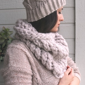 Oatmeal Thick Cowl, Hand Knit Scarf, Chunky Knit Scarf, Women Cowl Scarves, Single Loop Wrap