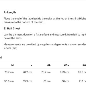 Puede incluir: Gu&iacute;a de tallas para una camiseta con medidas en pulgadas y cent&iacute;metros para las tallas S a 5XL. Las medidas incluyen la longitud y la mitad del pecho.
