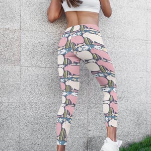 Hipster Animal Print Leggings, HIIT Leggings, Women&#39;s Yoga Pants High Waisted, Capybara and Fishes Print, Workout Leggings, Casual Yoga Wear
