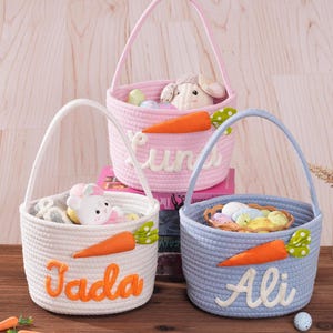 Personalisierter Osterkorb für Kinder, 2025 Benutzerdefinierte Osterkarotten-Häschenkörbe, Kaninchen-Babypartygeschenk, Ostern-Aufbewahrungskorb mit Kindername