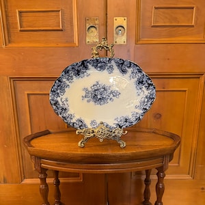 An antique late 19th century Alfred Meakin ‘Ormonde’ semi porcelain 14” deep blue and white floral transferware platter.