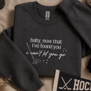 Cozy Off Campus inspired sweatshirt featuring a minimalist Garrett Graham design, Briar University hockey romance crewneck for book lovers and Elle Kennedy fans.