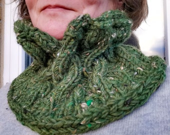 Chunky Cable Cowl Olive Green - Wool / Viscose