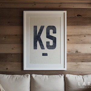 Impresión de póster del estado de Kansas, impresión de xilografía vintage de KS, abreviatura de Kansas, obra de arte desgastada del oeste de Kansas, arte de pared con contorno de Kansas