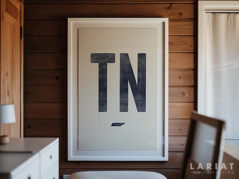Stampa su poster dello Stato del Tennessee, xilografia del Tennessee, poster tipografico in stile vintage, decorazione murale con l'abbreviazione TN, mappa dello Stato immagine 1