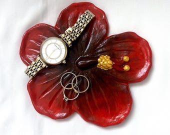 Red Flower-Shaped Ceramic Plate - Elegant & Charming Tableware for Stylish Presentations, Valentine's Day Gift