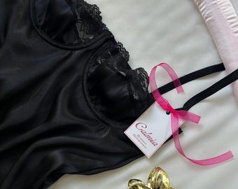 CALMEA Moonlight Satin - Vestido de noche negro con detalles de encaje
