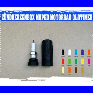 Può includere: Una candela e un manicotto protettivo nero sono mostrati su uno sfondo neutro. Il testo "ZÜNDKERZENBOX MOPED MOTORRAD OLTIMER" è in alto. Una tavolozza di 16 colori è mostrata sotto.