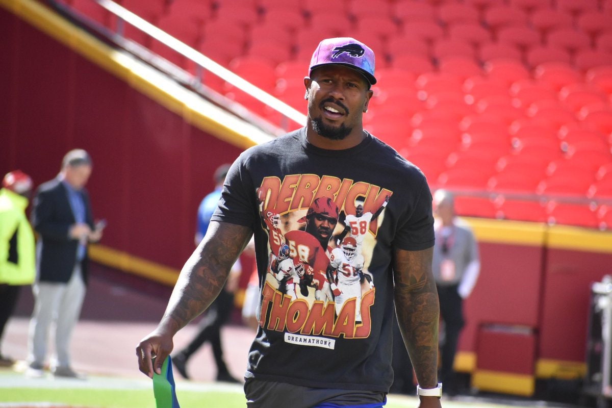 Discover Von Miller Derrick Thomas Shirt, Vintage Derrick Thomas Dreams Tee, Von Miller T-shirt, Derrick Thomas Shirt, Dreamathon Tee, Football Shirt