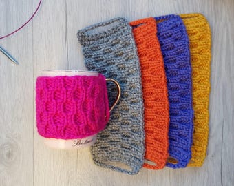 Handgjord kabelstickad mugg Cozy: Kaffe- och tevärmare