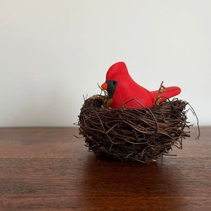 Kleiner Vogel im Nest Kardinal Keramik Vogel Miniatur Keramik Porzellan Ton Tier Skulptur Dekorative Wohnkultur Ornament Figur Bild 2