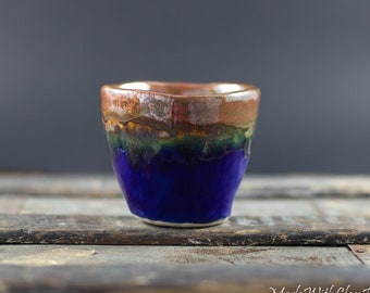 Little Espresso Cup - 3 oz Cerámica en miniatura gres arcilla azul cobre minimalista simple orgánico - Pinch Pot esculpido a mano