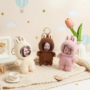 Aangepaste foto pluche sleutelhanger, gepersonaliseerde fotopop, sleutelhanger konijnenoren, rugzakbedel schattig, cadeau voor kinderen, cadeau voor vriendin