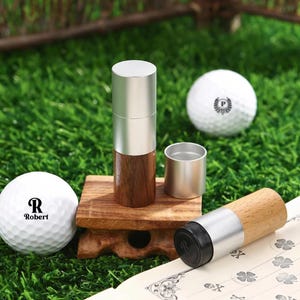 Sello de pelota de golf personalizado para hombre, marcador de pelota con nombre monograma y tinta a color, regalos de golf personalizados para él, papá, padre, regalo deportivo para golfistas.