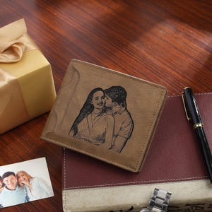 Personalisierte gravierte Brieftasche für Ihn, benutzerdefinierte Name Leder Herren Brieftasche - Geschenk für Papa, Mann, Freund, Vatertagsgeschenk