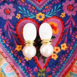 Mother of Pearl Earrings, Simple Bridesmaid Earrings Gift, Wedding Earrings for Brides, Dainty Bridal Stud Earrings for Women