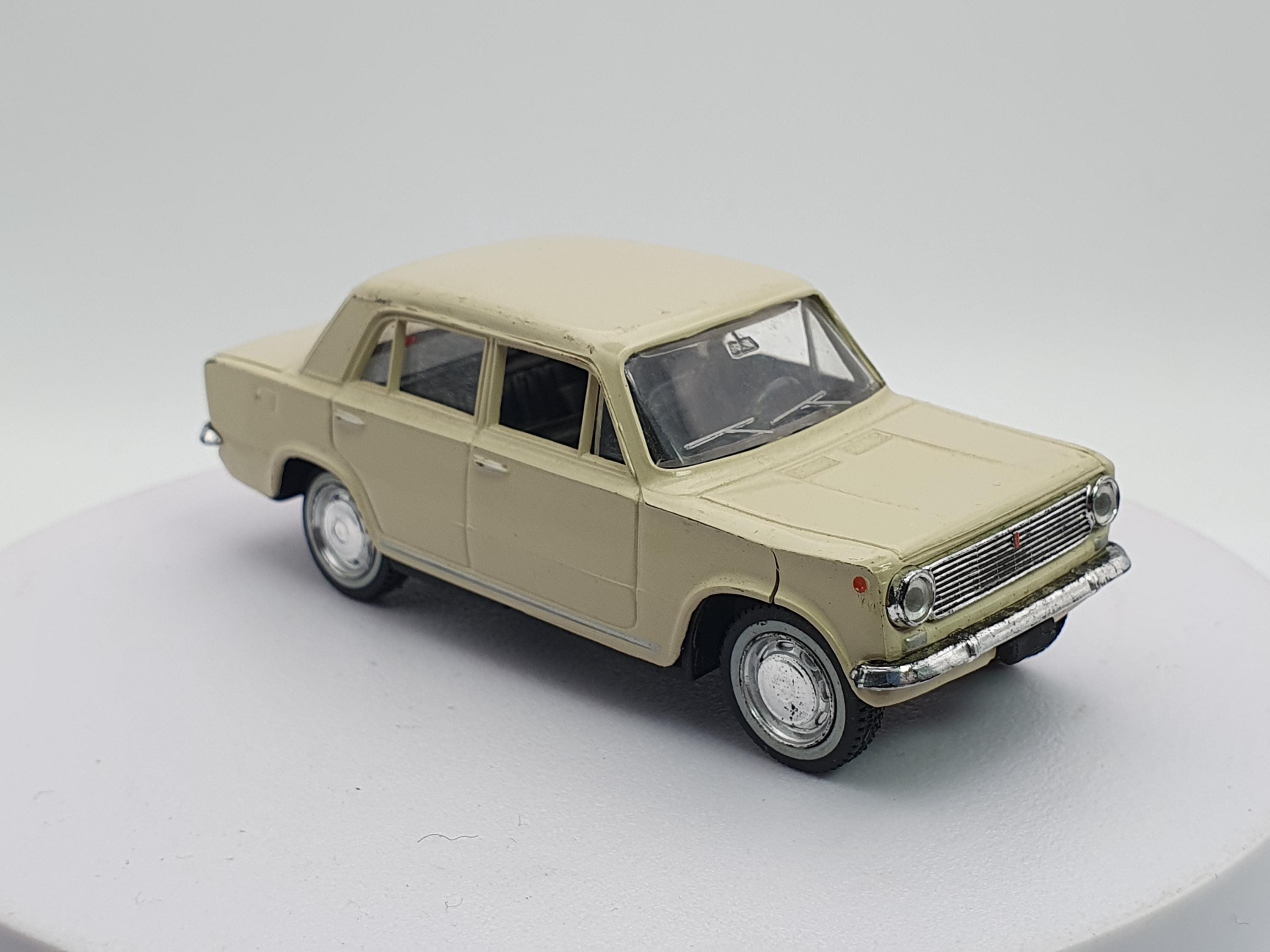 VOITURE MINIATURE NOREV plastique Fiat 2300 au 1/43 Réf N° 38 EUR 12,00
