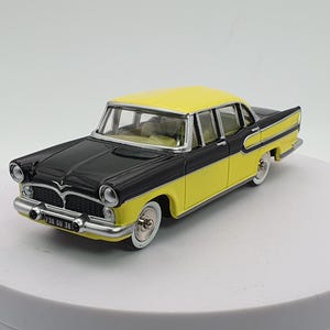 Può includere: Un modello di auto d'epoca nero e giallo con una targa che recita "730 GU 38".