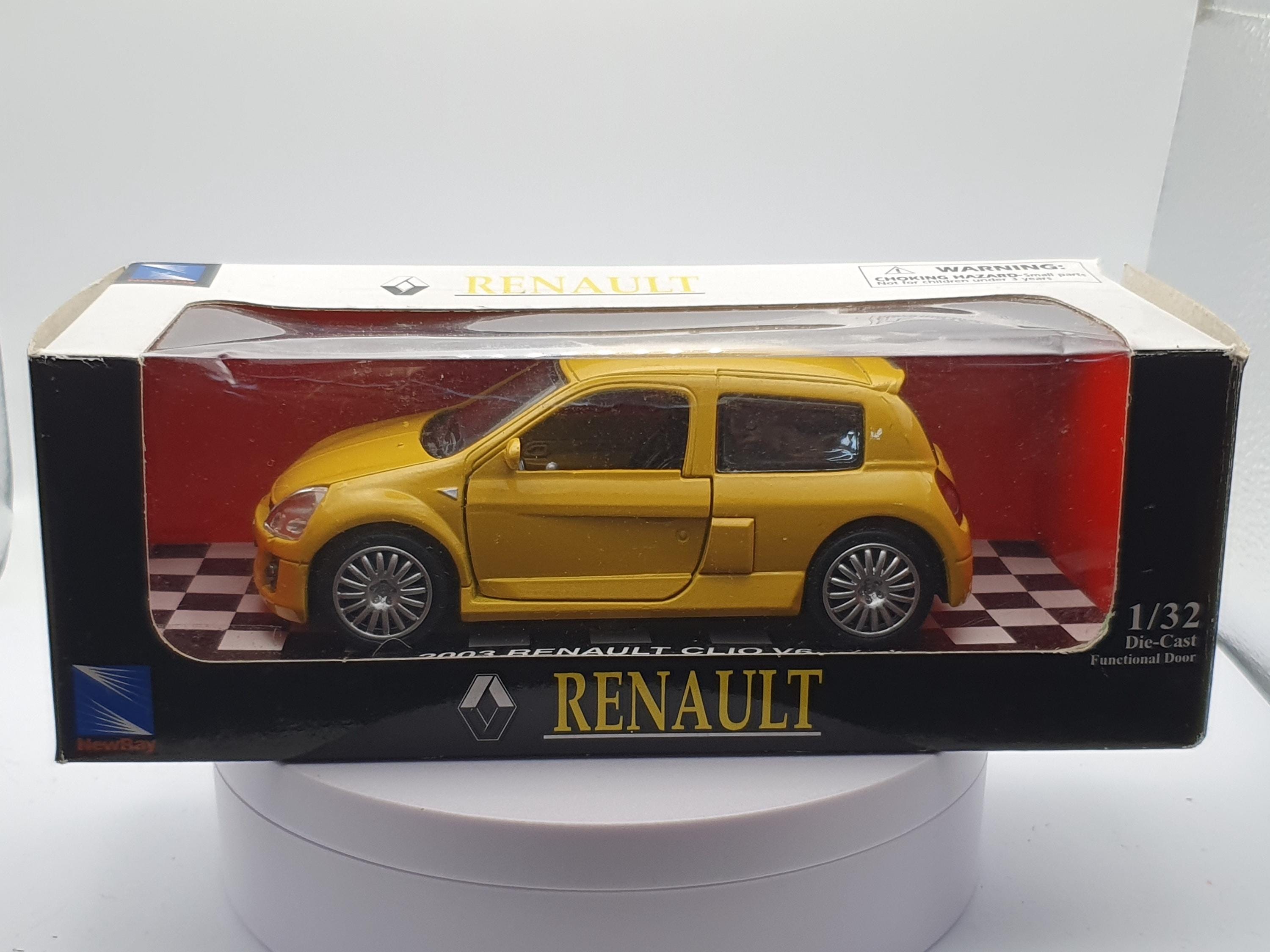 Miniature Renault Clio V6 Trophy N°4 – Universal Hobbies 1/43 – Édition 2003 En Boîte