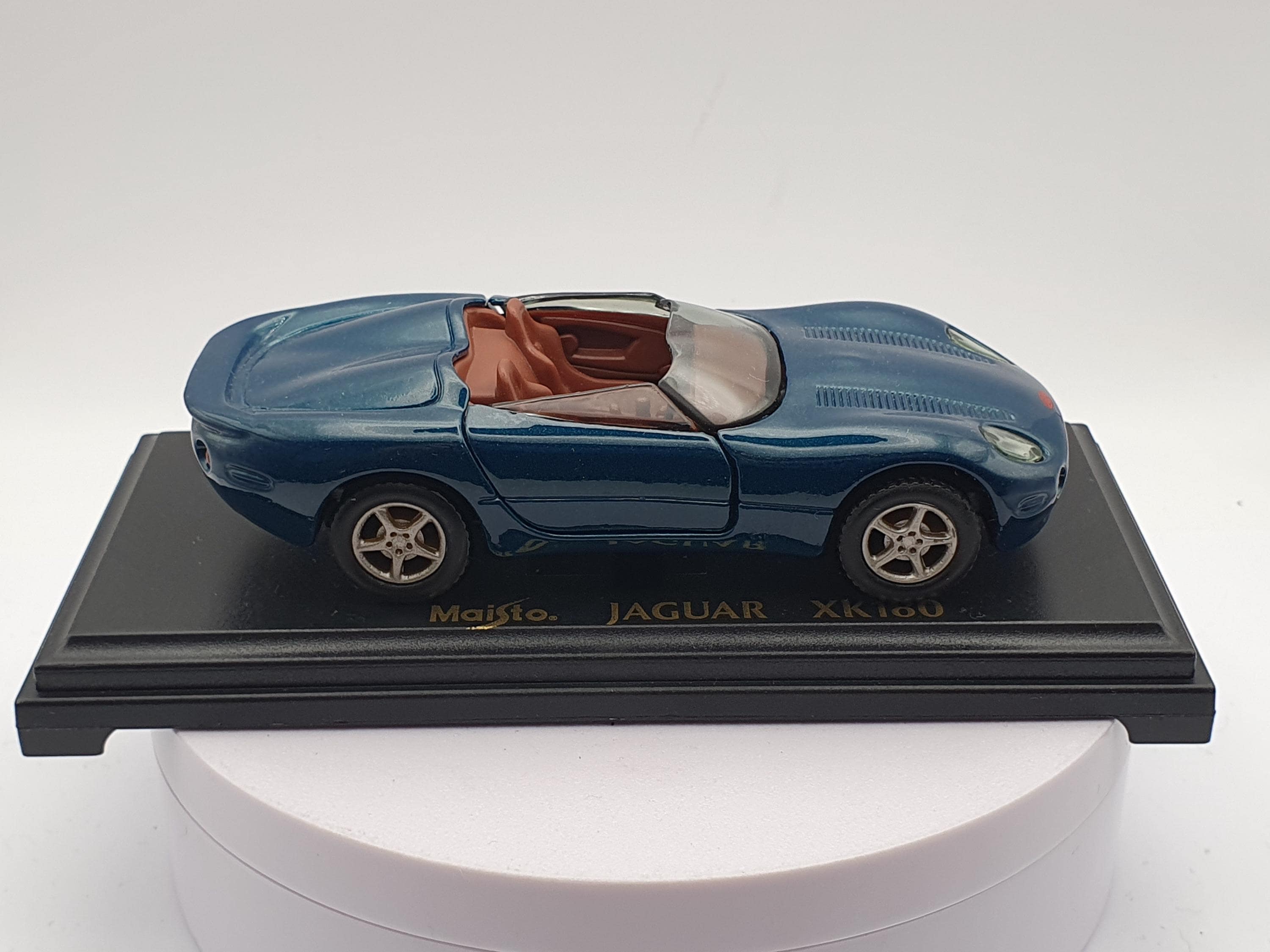 Maisto jaguar xk8 on sale