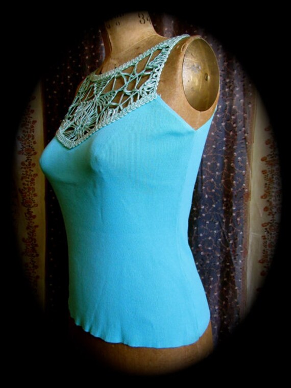 70s sleeveless tank top, spiderweb neckline tank … - image 3