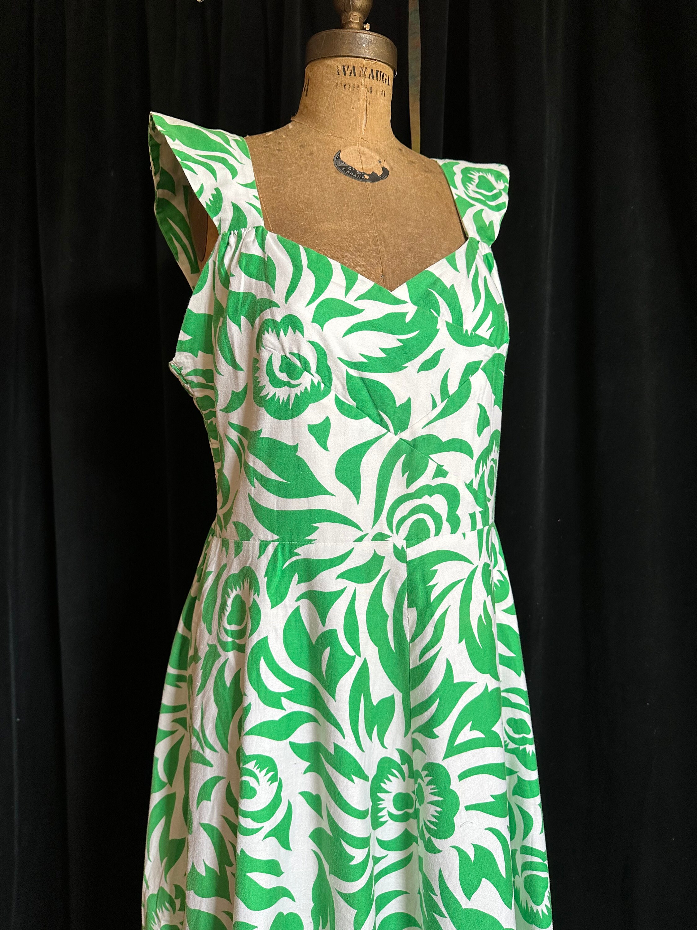 50s vintage Hawaiiドレス緑色 花柄 Vintage Paradise Hawaii Sun Dress Cotton Green White Tropical Back