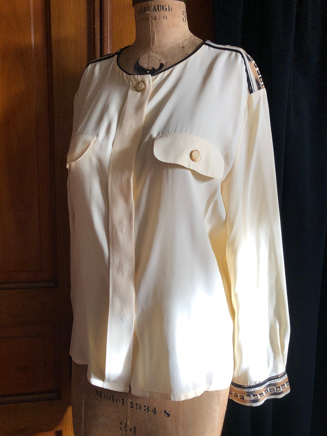 Vintage Cream Silky Leaf Print Blouse / Jacket - L /XL/ ... main image 0