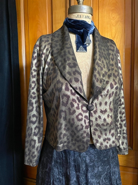 Vintage leopard print crop jacket with deep v lap… - image 5