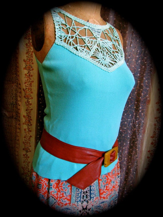 70s sleeveless tank top, spiderweb neckline tank … - image 2