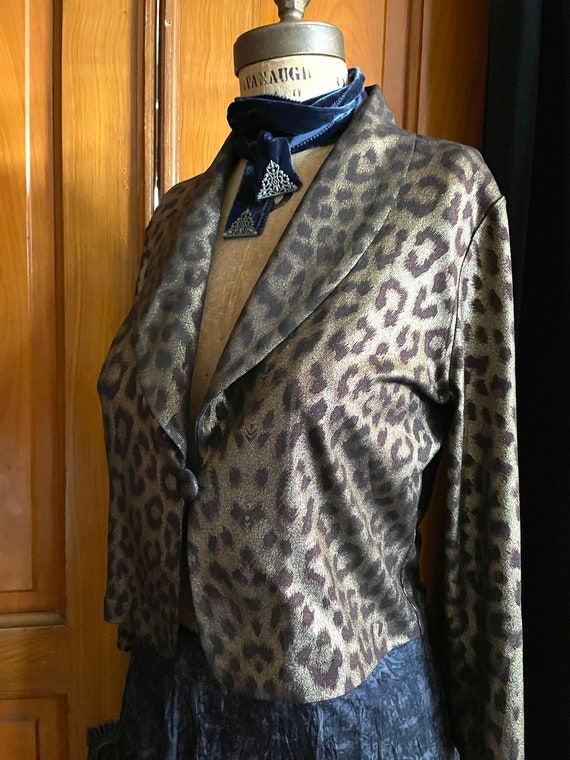 Vintage leopard print crop jacket with deep v lap… - image 4