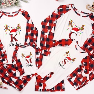 Ensemble de pyjama de famille assorti personnalisé, chemise personnalisée nom de famille de Noël 2024, pyjama pour couple, pyjama pour membre de la famille, idée cadeau de Noël en famille