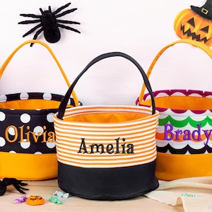 Personalisierte Halloween-Körbe, Süßes sonst gibts Saures Eimer, gestickter Name Halloween-Eimer, Kinderhalloween-Korb, Halloween-Totegeschenke