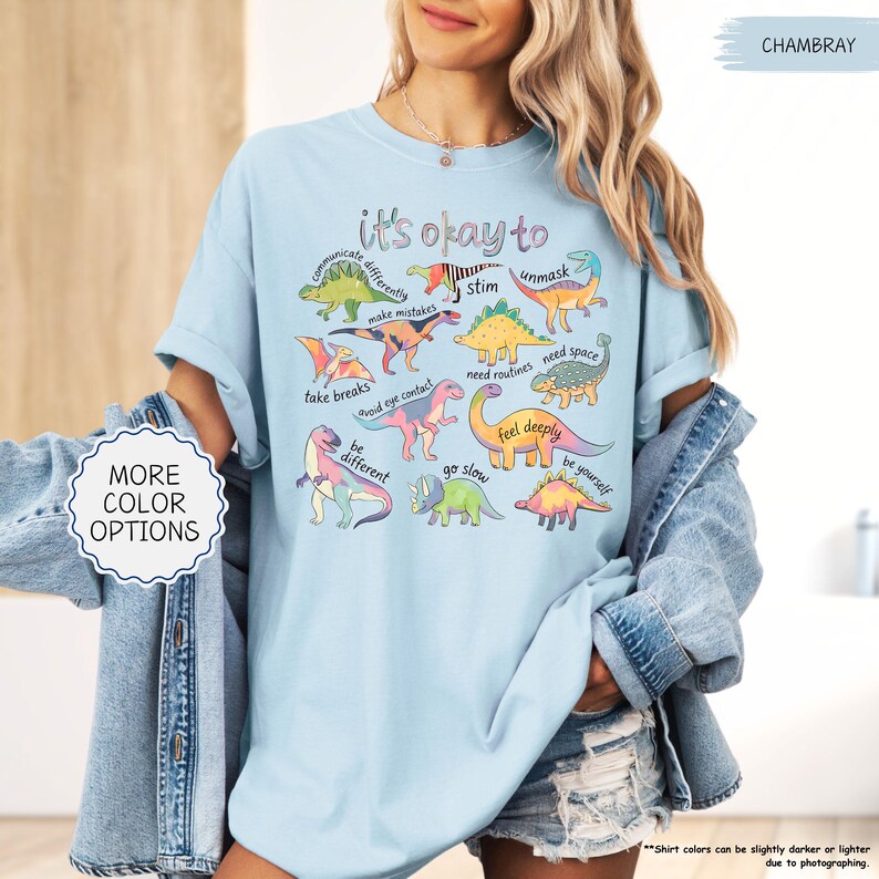 Camiseta Comfort Colors® "Está bien ser diferente" con diseño de dinosaurio y autismo, camiseta de concienciación sobre el autismo, regalo para personas con neurodiversidad, camiseta para madres de niños con autismo, camiseta para profesores de educación especial. imagen 6