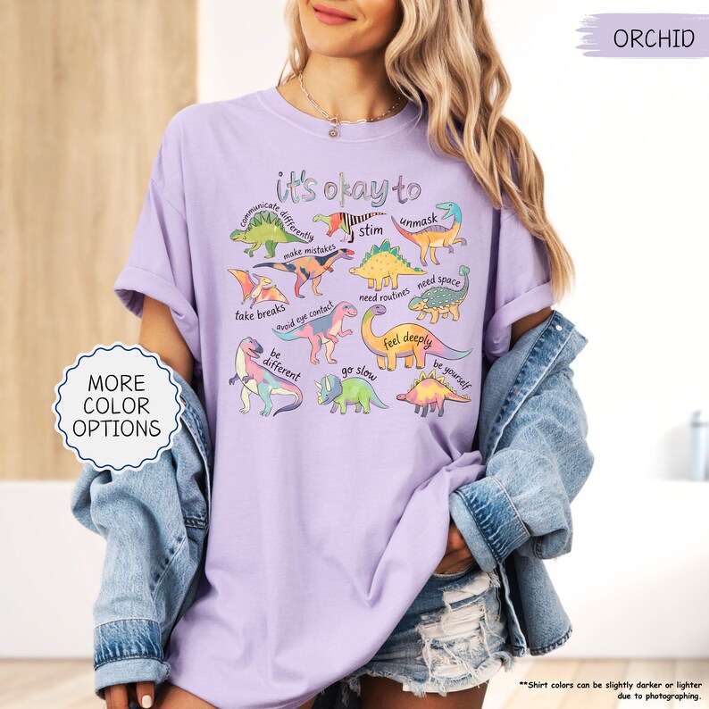 Camiseta Comfort Colors® "Está bien ser diferente" con diseño de dinosaurio y autismo, camiseta de concienciación sobre el autismo, regalo para personas con neurodiversidad, camiseta para madres de niños con autismo, camiseta para profesores de educación especial. imagen 8