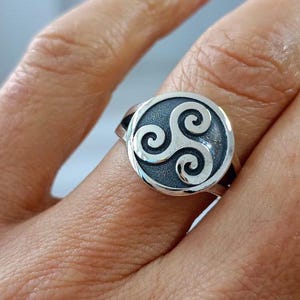 Triskelion Ring, 925 Sterling Silver Locket Tri Viking Poison Secret Compartment Infinity Sacred Talisman Amulet