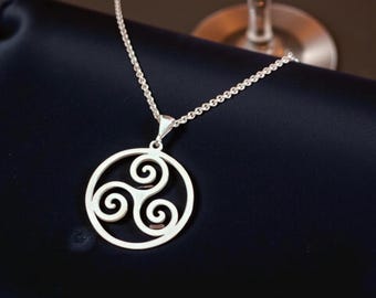 Triskelion Anhänger: Keltische Spiralkette