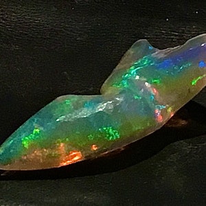 Bright Tear drop Not treated Honey comb  Ethiopian opal 10.40 Ct  AAA  125 million year old  stunning color
