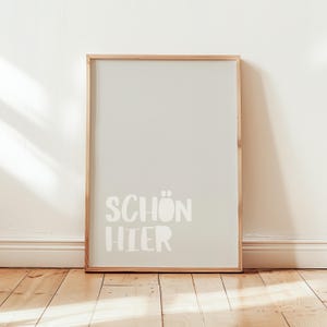 Póster SCHÖN HIER: Diseño minimalista / tipografía en bloque / decoración de pared con estilo y la idea de regalo perfecta