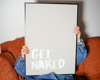 Poster Get Naked Bathroom – Minimalistische beige typografische muurkunst