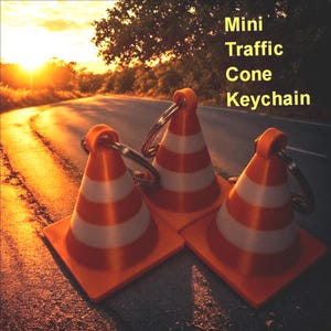 Mini Traffic Cone Keychain – Funny Orange Safety Cone Keychain for Bags, Backpacks & Car Keys – Novelty Construction Worker Gift, Road Cone