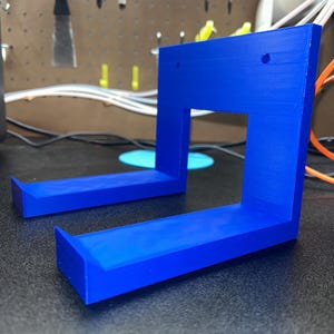 Wall mount for a Thor hammer